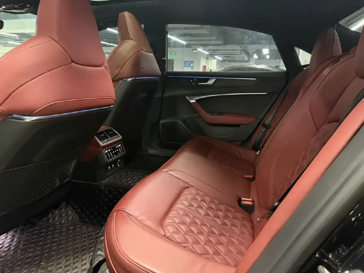 2024 Audi A7L 2.0T 245HP L4 7DCT,autocango,china used car exporter,china ev exporter,chinese used car exporter,chinese used ev exporter