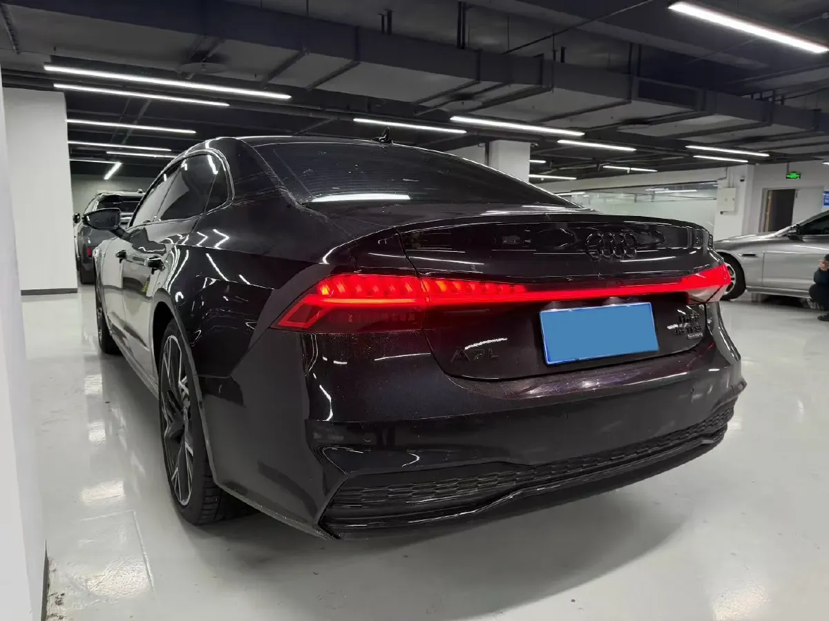 2024 Audi A7L 2.0T 245HP L4 7DCT,autocango,china used car exporter,china ev exporter,chinese used car exporter,chinese used ev exporter