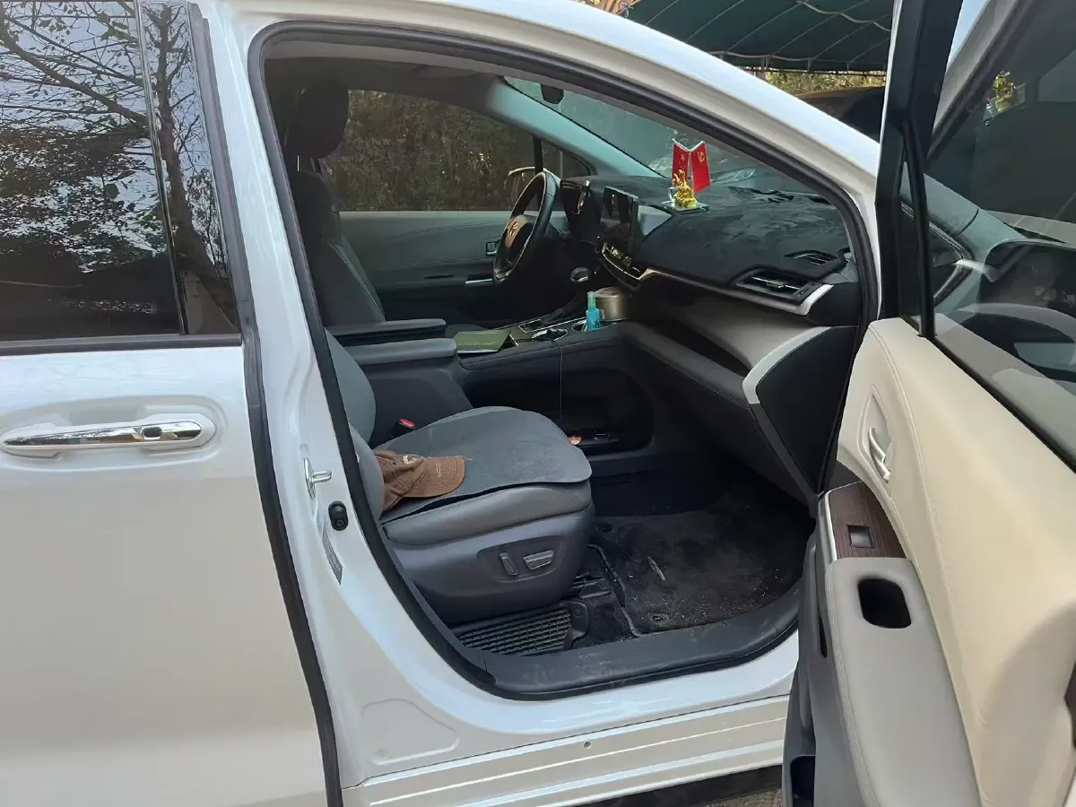 2023 Toyota Sienna 2.5L 189HP L4 E-CVT Hybrid,autocango,china used car exporter,china ev exporter,chinese used car exporter,chinese used ev exporter