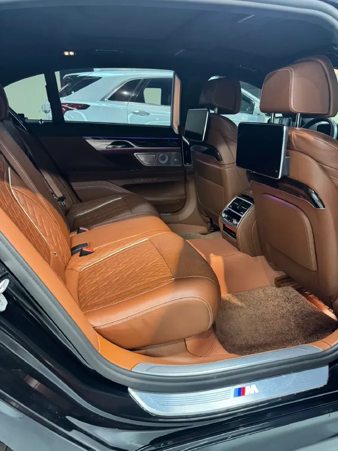2019 BMW 7 Series 3.0T 340HP L6 8AT,autocango,china used car exporter,china ev exporter,chinese used car exporter,chinese used ev exporter