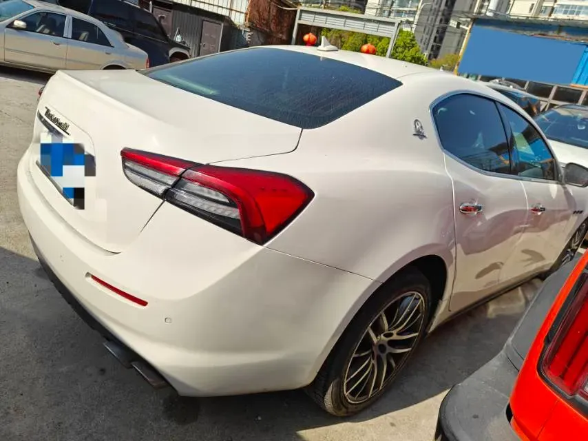 2021 Maserati Ghibli 2.0T 330HP L4 8AT,autocango,china used car exporter,china ev exporter,chinese used car exporter,chinese used ev exporter