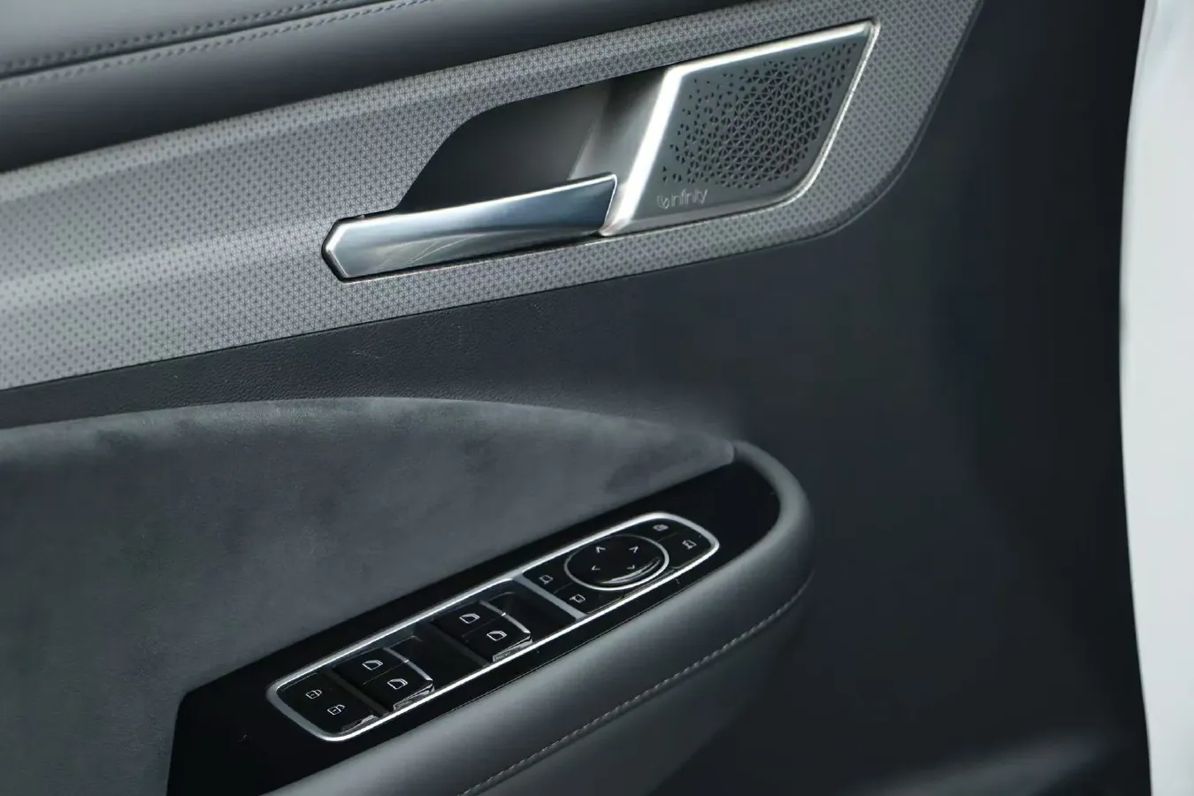 2022 ARCFOX αT BEV 93.6KWH,autocango,china used car exporter,china ev exporter,chinese used car exporter,chinese used ev exporter