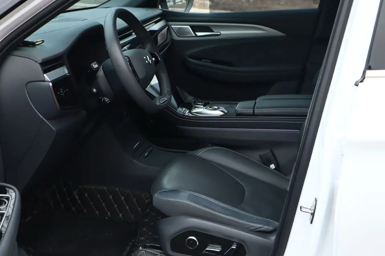 2022 ARCFOX αT BEV 93.6KWH,autocango,china used car exporter,china ev exporter,chinese used car exporter,chinese used ev exporter