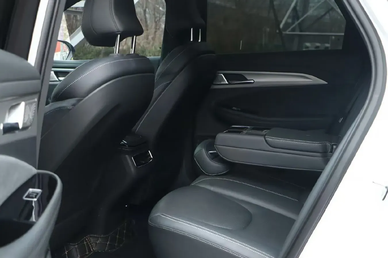 2022 ARCFOX αT BEV 93.6KWH,autocango,china used car exporter,china ev exporter,chinese used car exporter,chinese used ev exporter