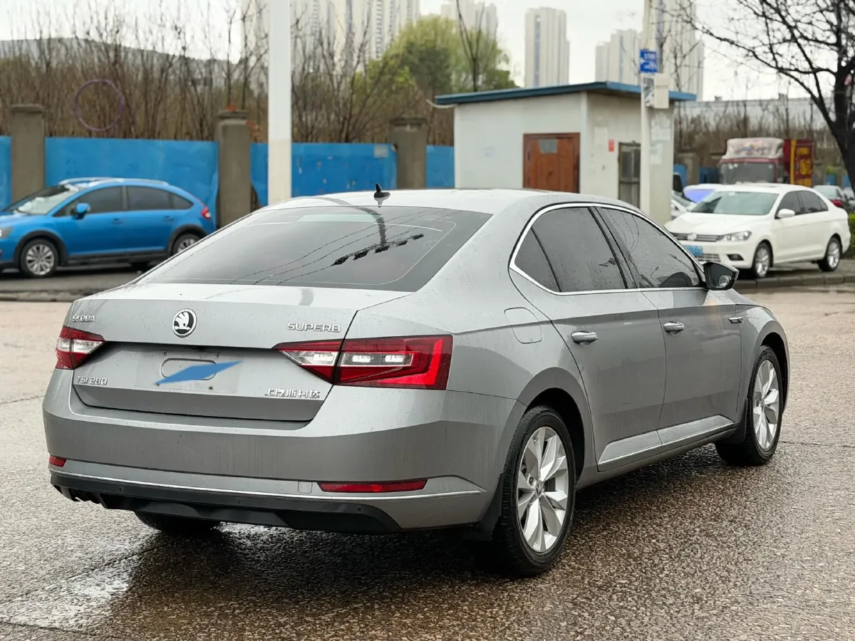 2018 Skoda Superb 1.8T 180HP L4 7DCT,autocango,china used car exporter,china ev exporter,chinese used car exporter,chinese used ev exporter