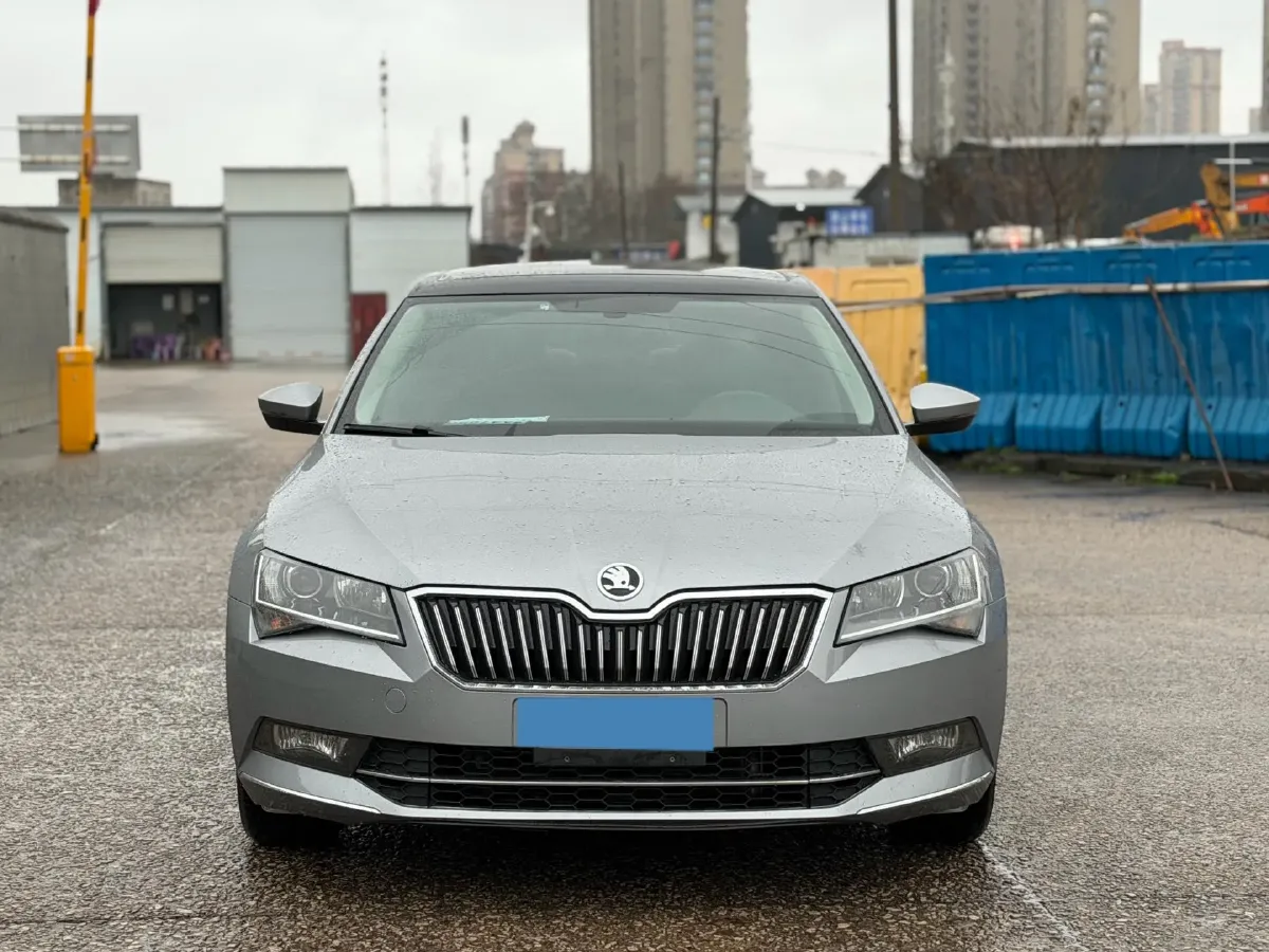 2018 Skoda Superb 1.8T 180HP L4 7DCT,autocango,china used car exporter,china ev exporter,chinese used car exporter,chinese used ev exporter
