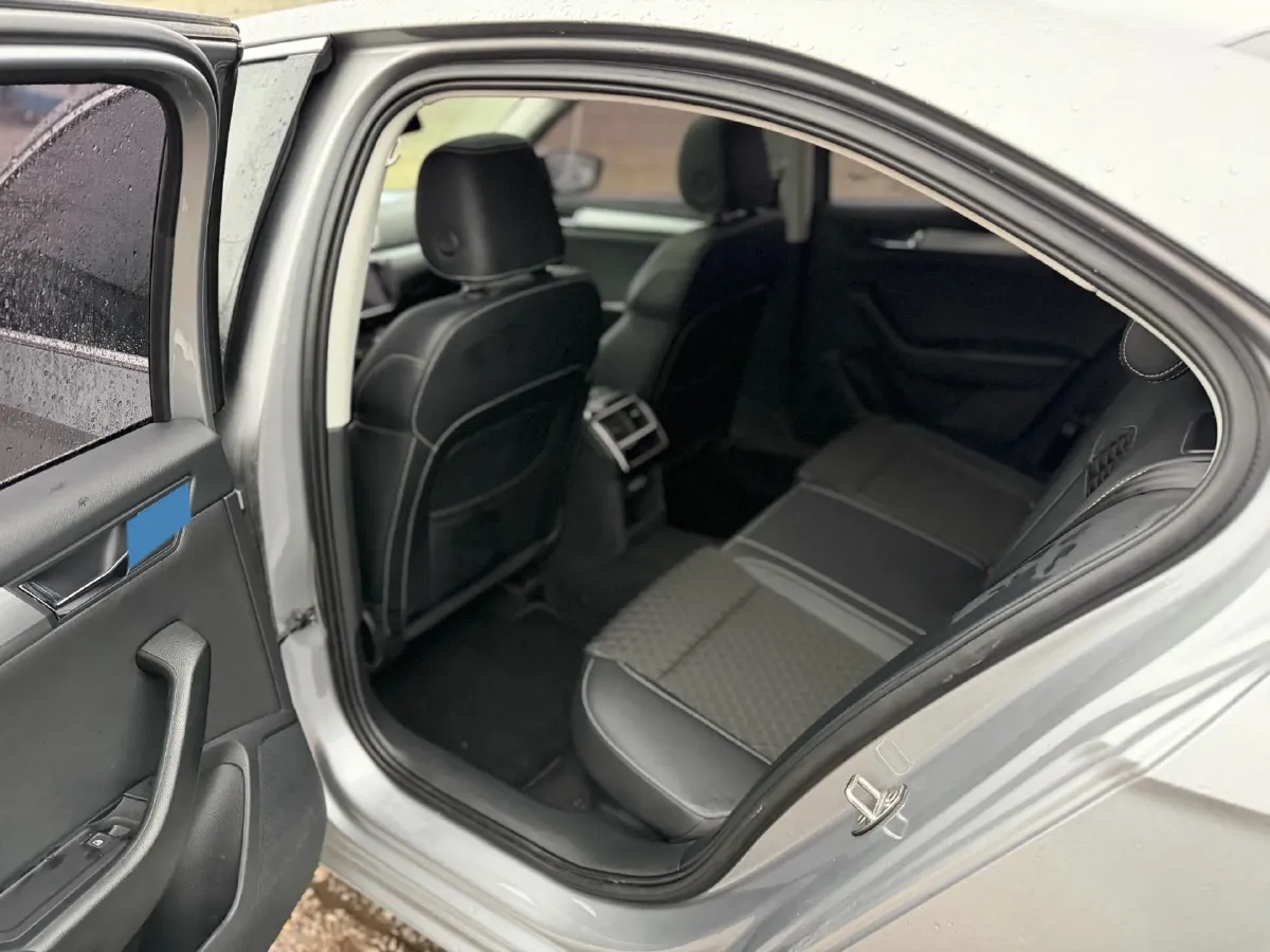 2018 Skoda Superb 1.8T 180HP L4 7DCT,autocango,china used car exporter,china ev exporter,chinese used car exporter,chinese used ev exporter