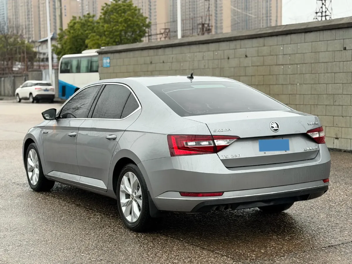 2018 Skoda Superb 1.8T 180HP L4 7DCT,autocango,china used car exporter,china ev exporter,chinese used car exporter,chinese used ev exporter