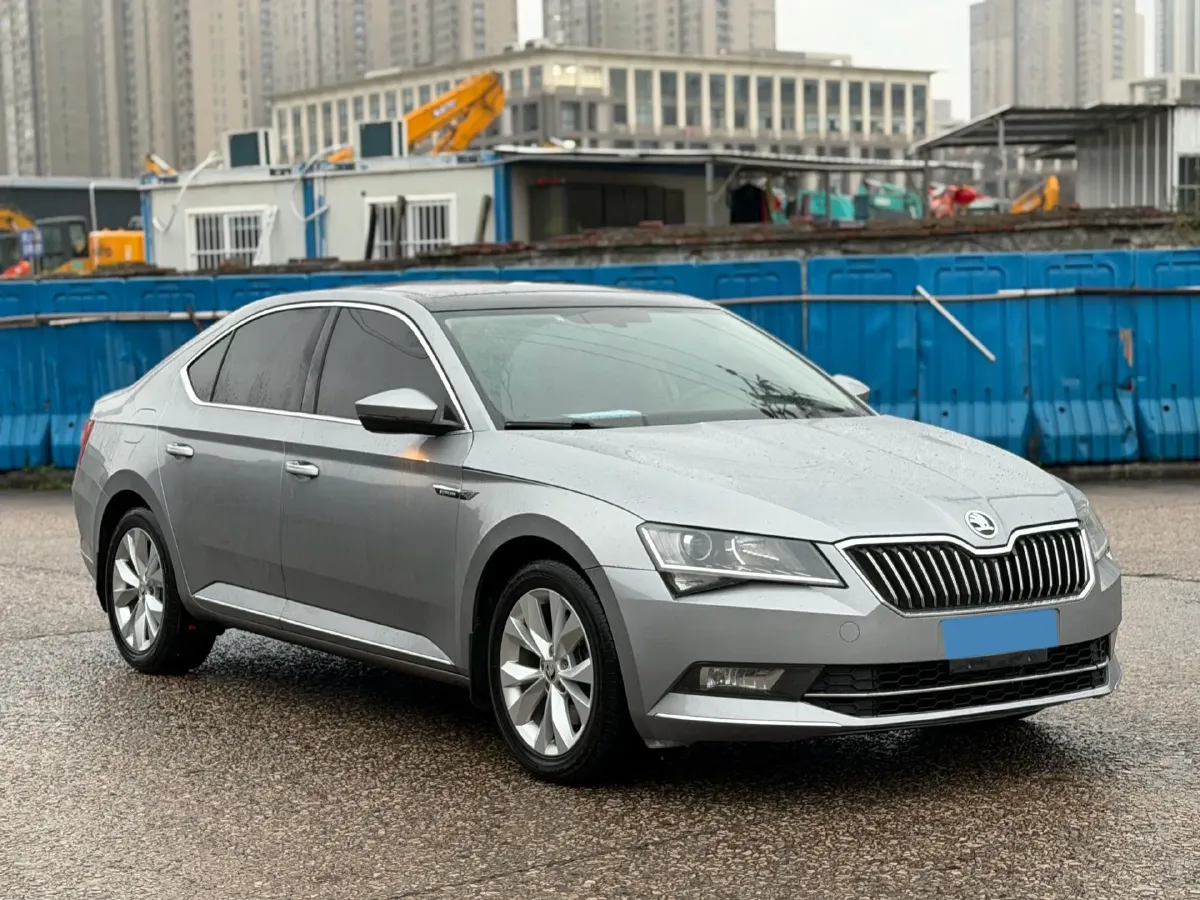 2018 Skoda Superb 1.8T 180HP L4 7DCT,autocango,china used car exporter,china ev exporter,chinese used car exporter,chinese used ev exporter