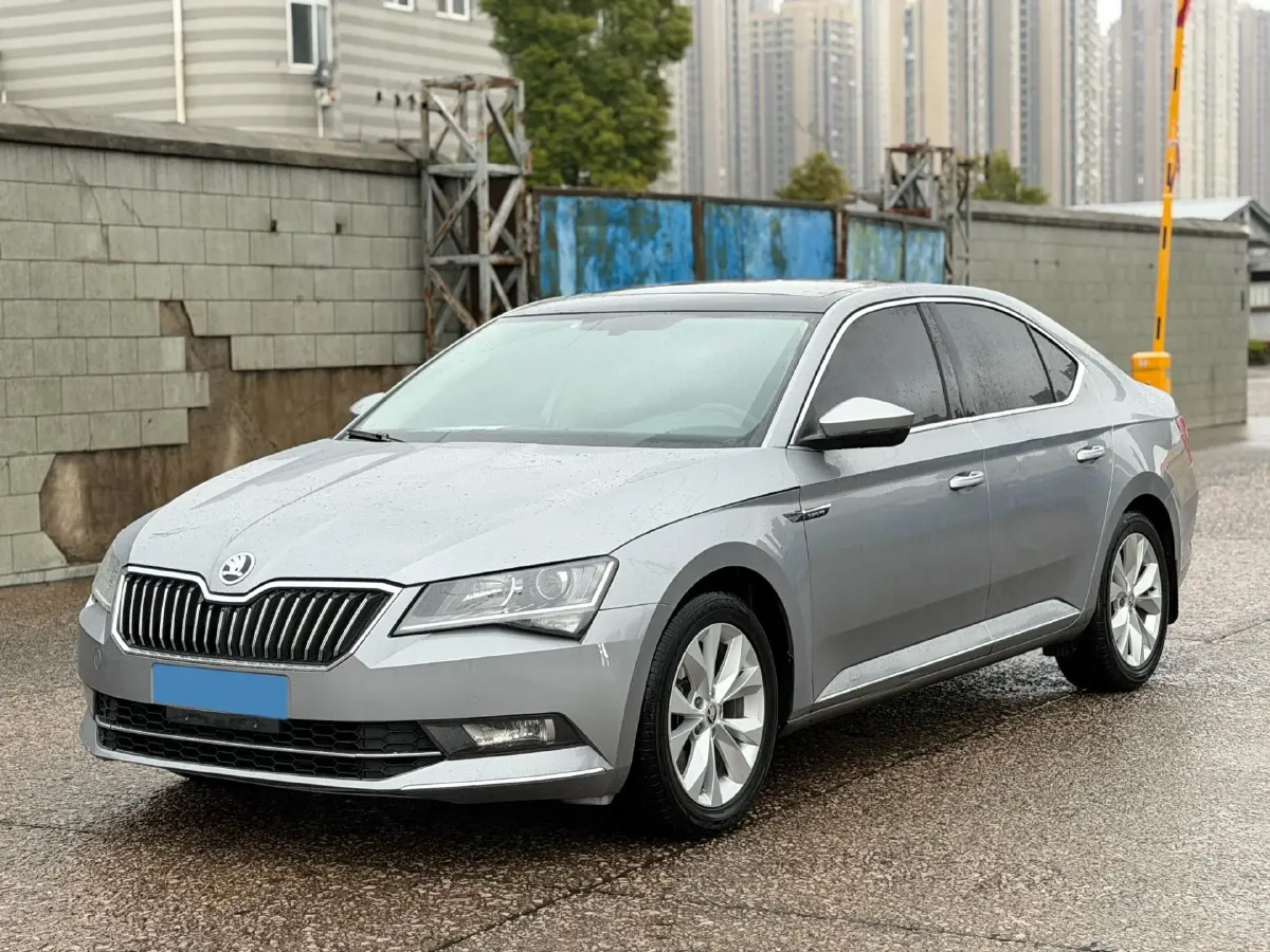 2018 Skoda Superb 1.8T 180HP L4 7DCT,autocango,china used car exporter,china ev exporter,chinese used car exporter,chinese used ev exporter