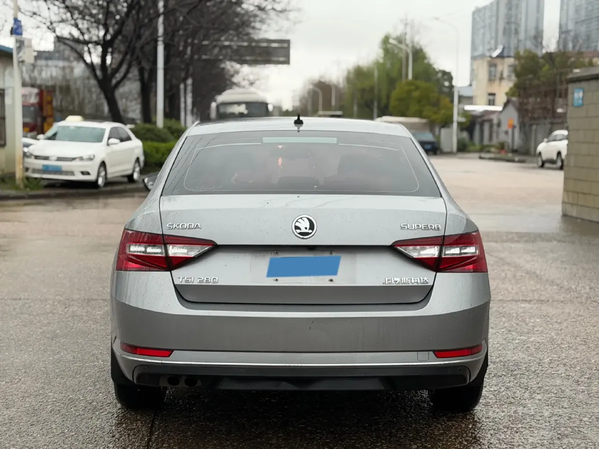 2018 Skoda Superb 1.8T 180HP L4 7DCT,autocango,china used car exporter,china ev exporter,chinese used car exporter,chinese used ev exporter