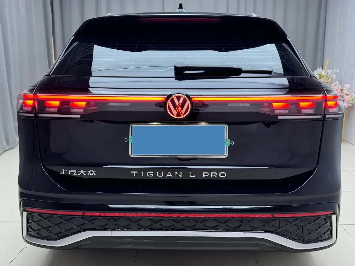 2024 Volkswagen Tiguan L 2.0T 186HP L4 7DCT,autocango,china used car exporter,china ev exporter,chinese used car exporter,chinese used ev exporter