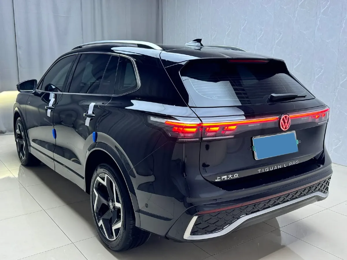 2024 Volkswagen Tiguan L 2.0T 186HP L4 7DCT,autocango,china used car exporter,china ev exporter,chinese used car exporter,chinese used ev exporter