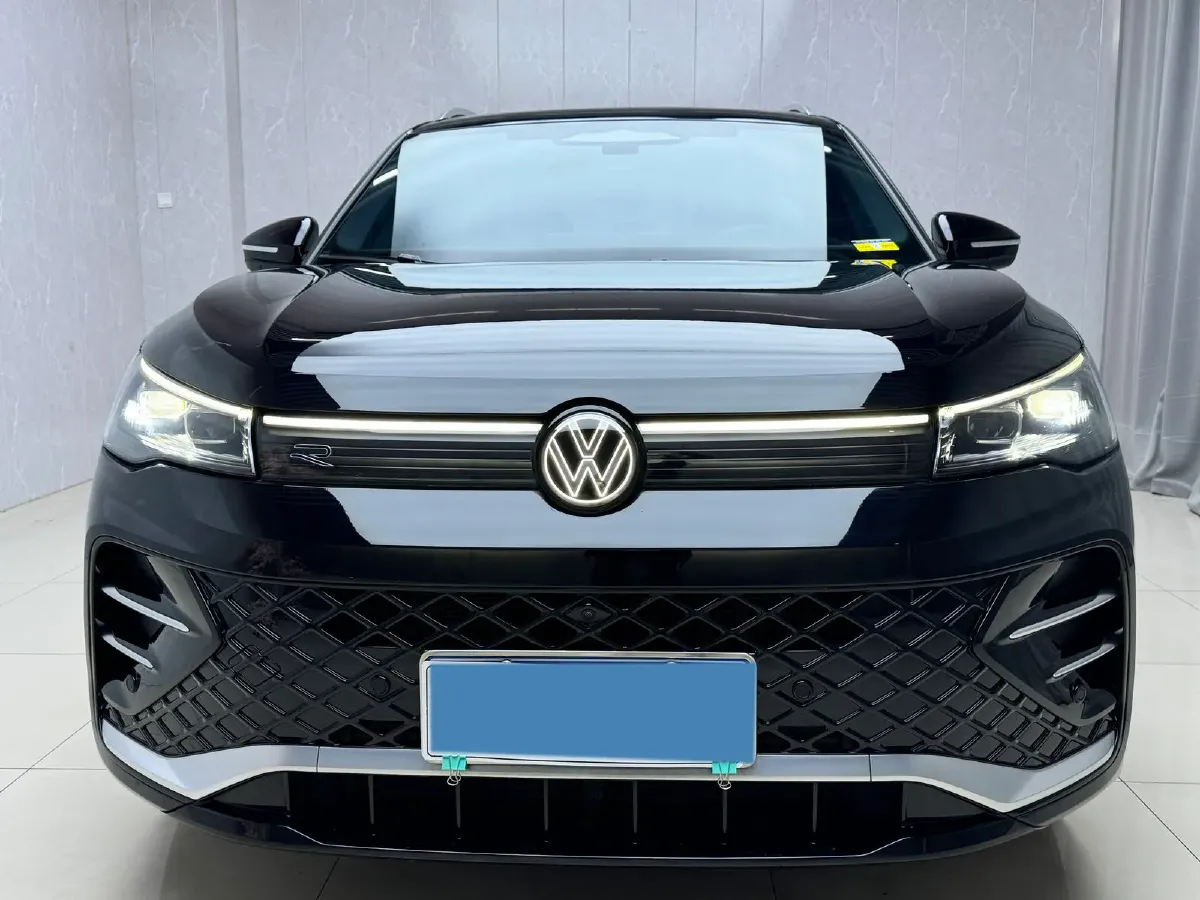 2024 Volkswagen Tiguan L 2.0T 186HP L4 7DCT,autocango,china used car exporter,china ev exporter,chinese used car exporter,chinese used ev exporter