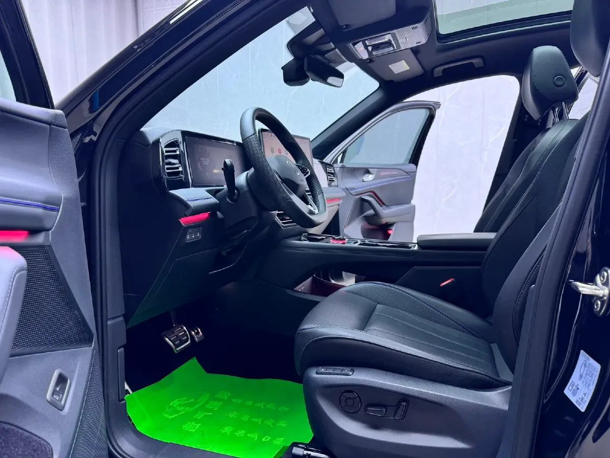 2024 Volkswagen Tiguan L 2.0T 186HP L4 7DCT,autocango,china used car exporter,china ev exporter,chinese used car exporter,chinese used ev exporter