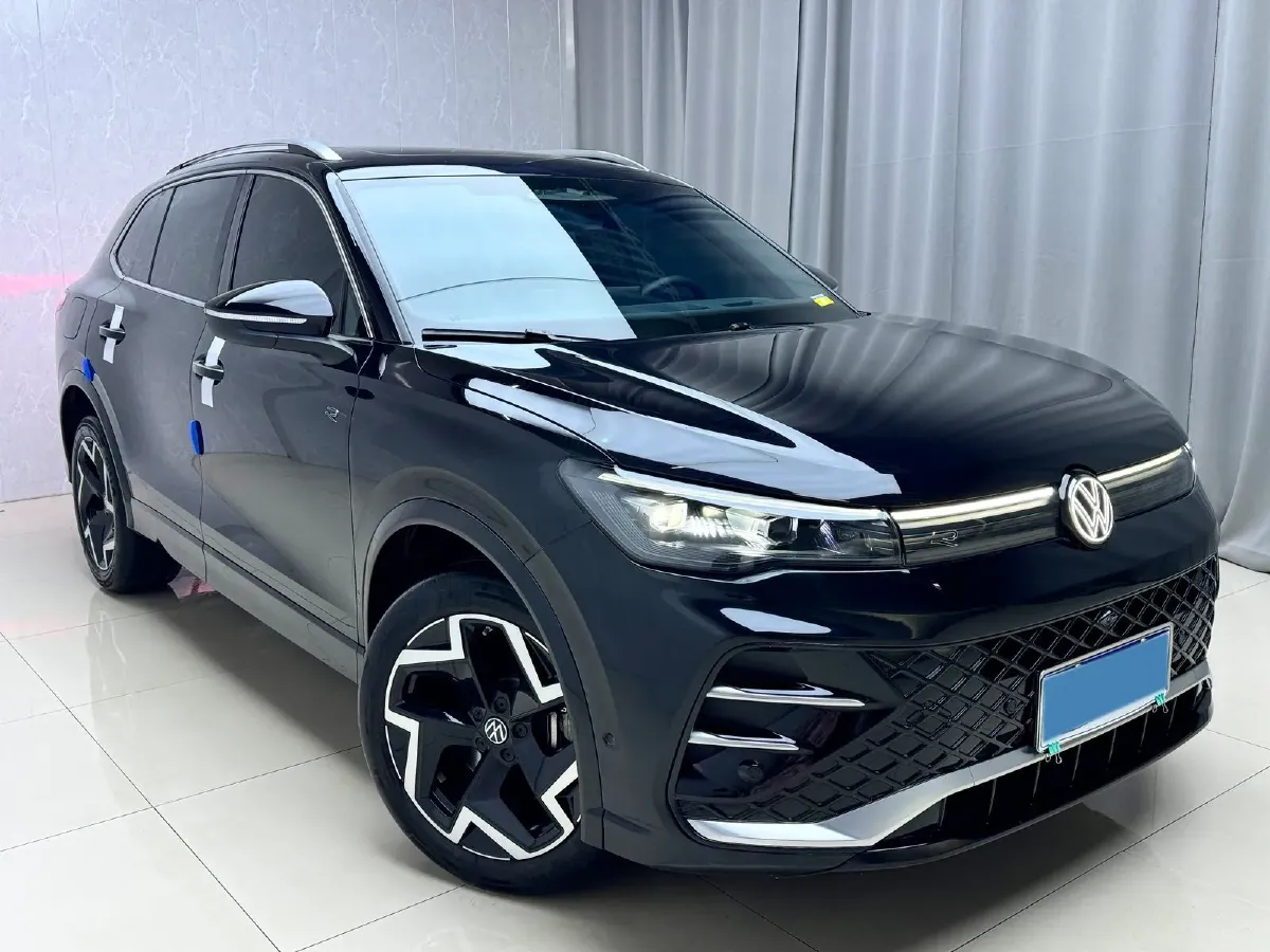 2024 Volkswagen Tiguan L 2.0T 186HP L4 7DCT,autocango,china used car exporter,china ev exporter,chinese used car exporter,chinese used ev exporter