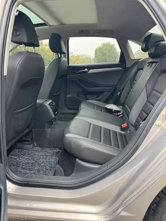 2021 ChangAn UNI-K 2.0T 233HP L4 8AT,autocango,china used car exporter,china ev exporter,chinese used car exporter,chinese used ev exporter