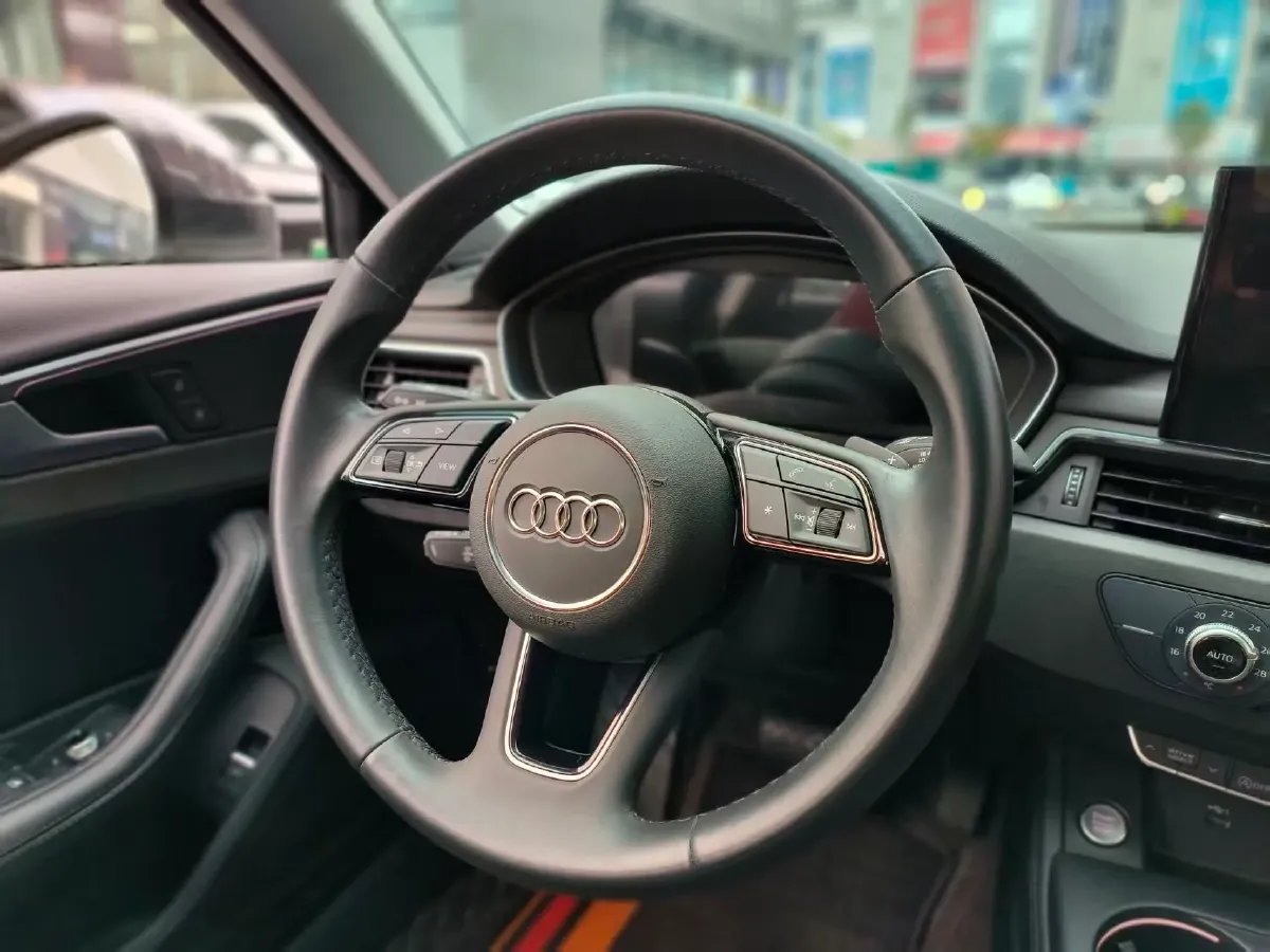 2023 Audi A4L 2.0T 190HP L4 7DCT,autocango,china used car exporter,china ev exporter,chinese used car exporter,chinese used ev exporter