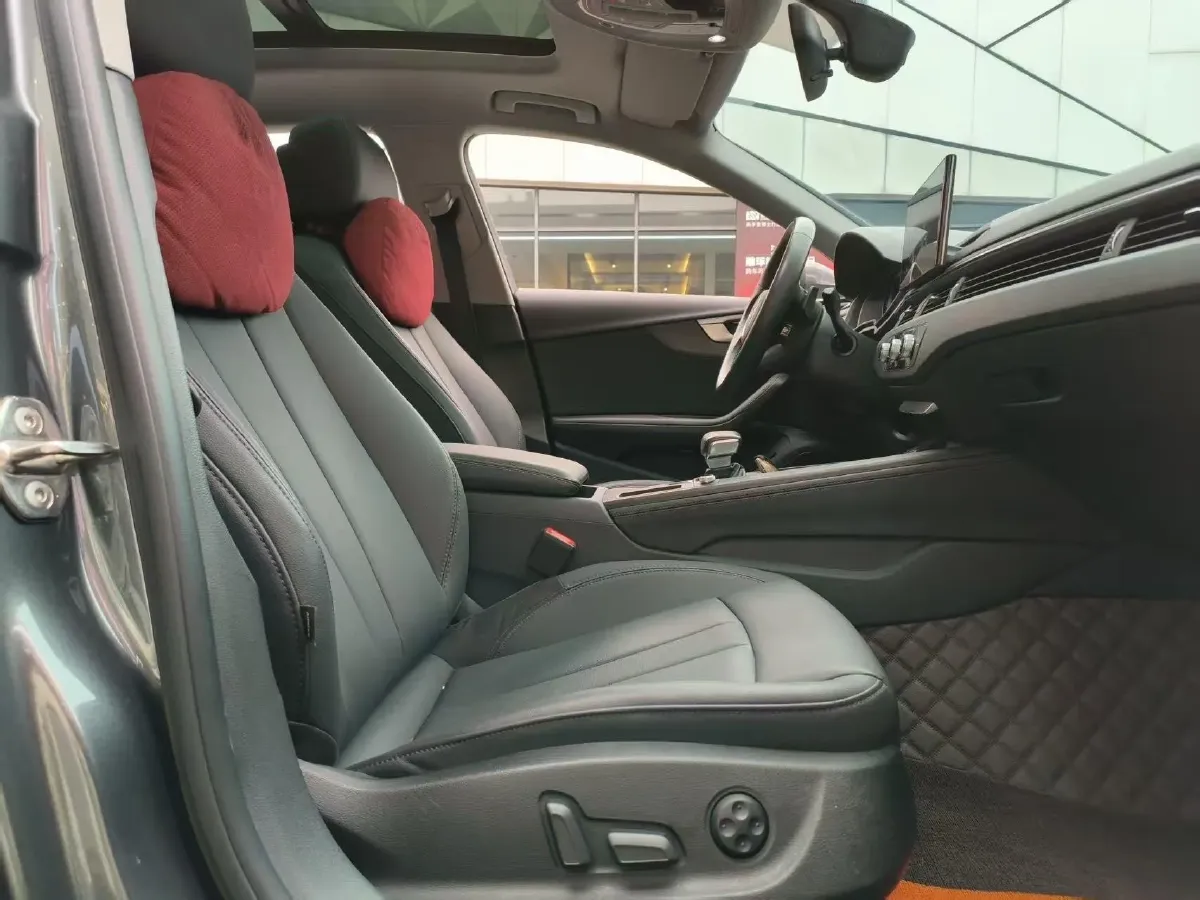 2023 Audi A4L 2.0T 190HP L4 7DCT,autocango,china used car exporter,china ev exporter,chinese used car exporter,chinese used ev exporter