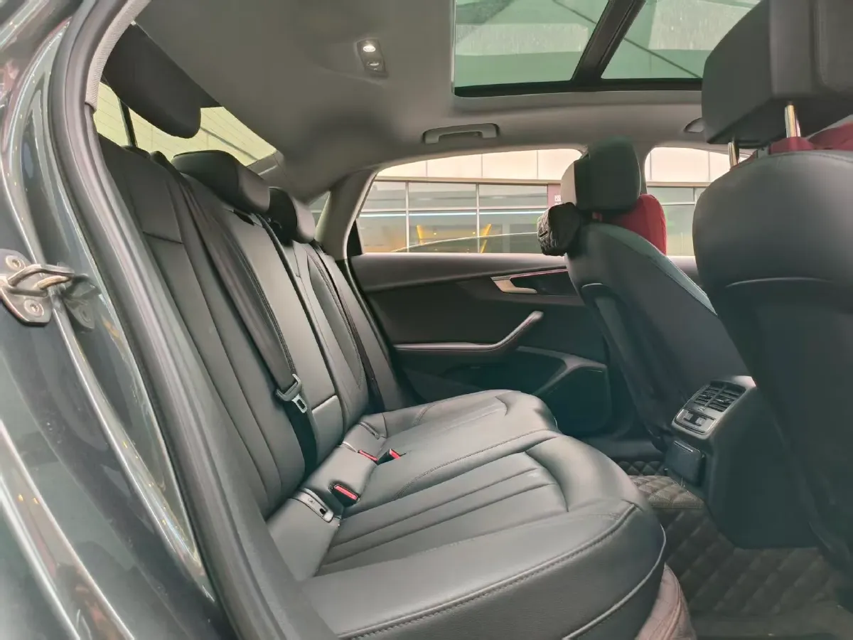 2023 Audi A4L 2.0T 190HP L4 7DCT,autocango,china used car exporter,china ev exporter,chinese used car exporter,chinese used ev exporter