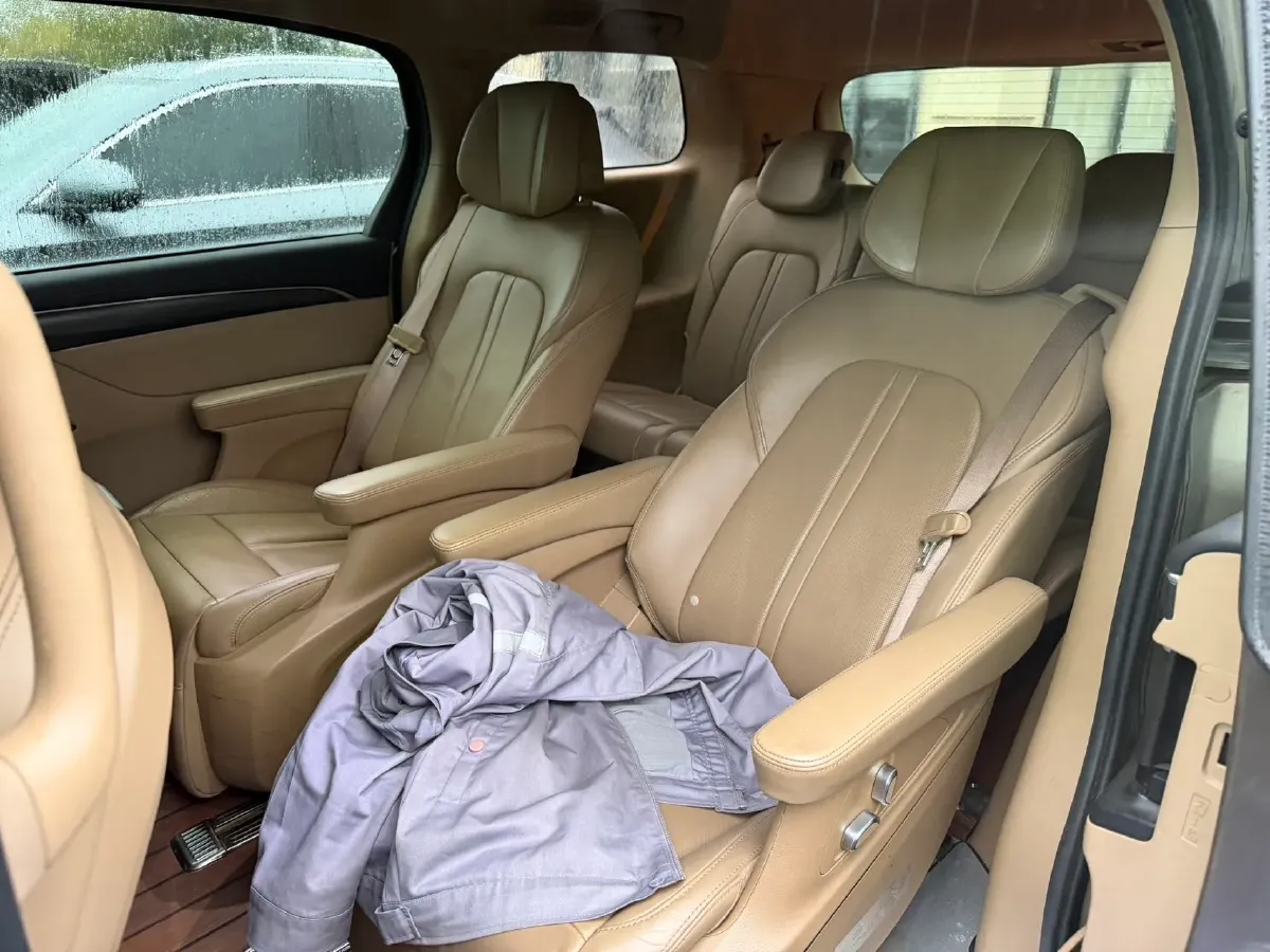 2021 Buick GL8 2.0T 237HP L4 9AT,autocango,china used car exporter,china ev exporter,chinese used car exporter,chinese used ev exporter