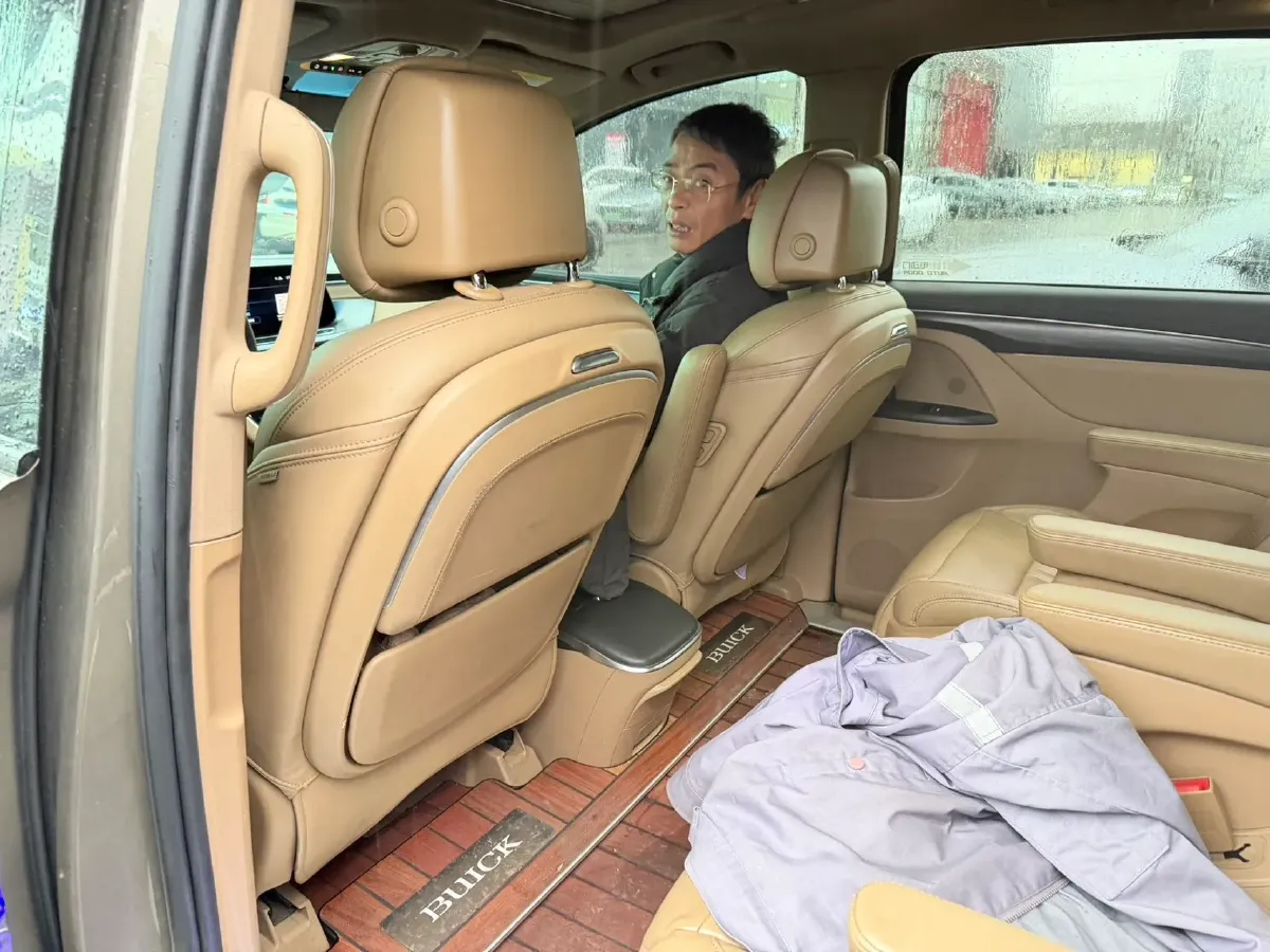 2021 Buick GL8 2.0T 237HP L4 9AT,autocango,china used car exporter,china ev exporter,chinese used car exporter,chinese used ev exporter