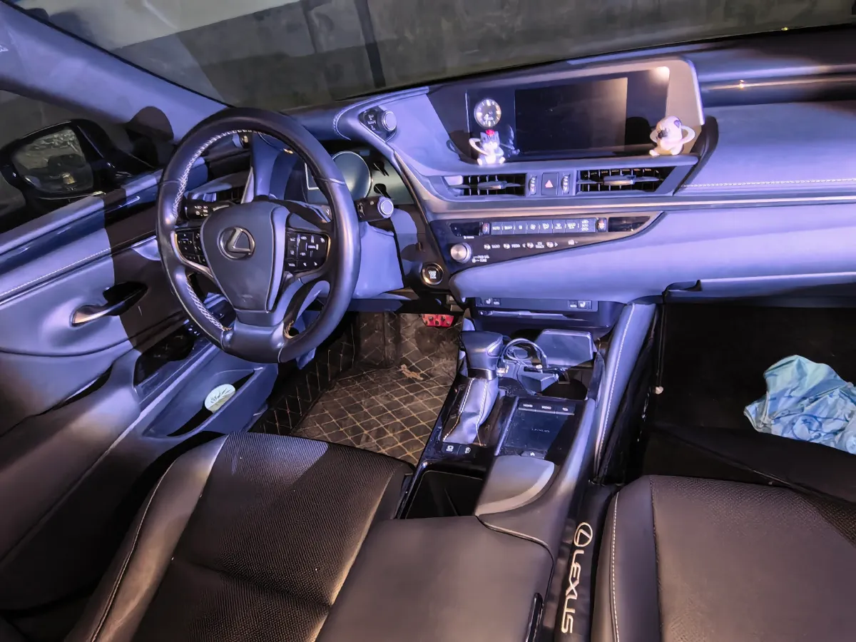 2021 Lexus ES 2.5L 207HP L4 8AT,autocango,china used car exporter,china ev exporter,chinese used car exporter,chinese used ev exporter