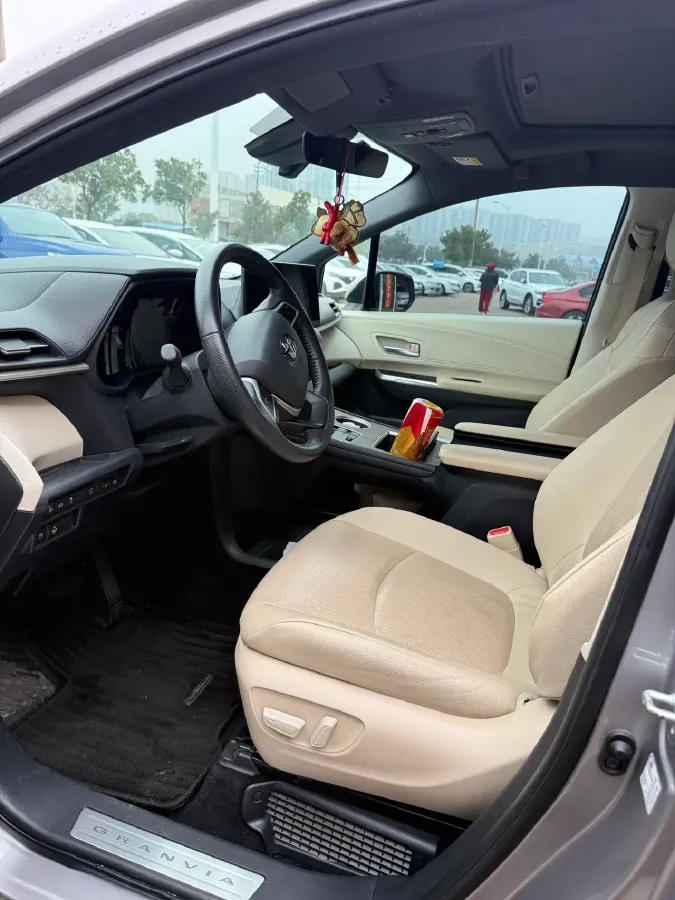 2024 Toyota Sienna 2.5L 189HP L4 E-CVT Hybrid,autocango,china used car exporter,china ev exporter,chinese used car exporter,chinese used ev exporter