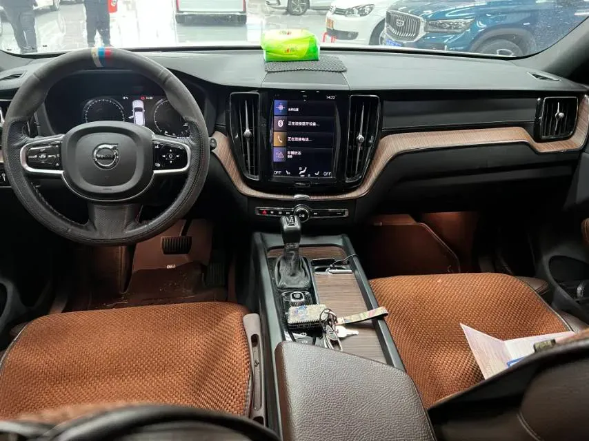 2021 Volvo XC60 2.0T 250HP L4 8AT,autocango,china used car exporter,china ev exporter,chinese used car exporter,chinese used ev exporter