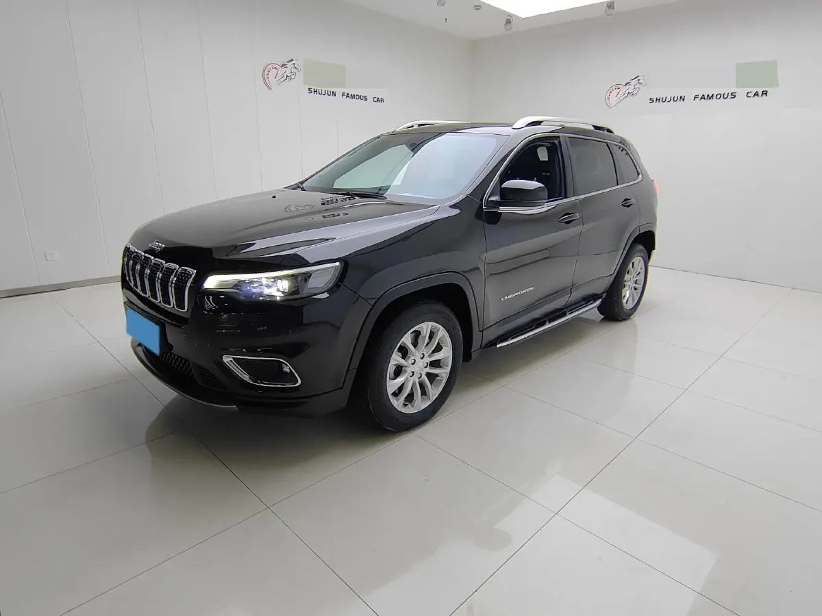 2019 Jeep Cherokee 2.0T 265HP L4 9AT,autocango,china used car exporter,china ev exporter,chinese used car exporter,chinese used ev exporter