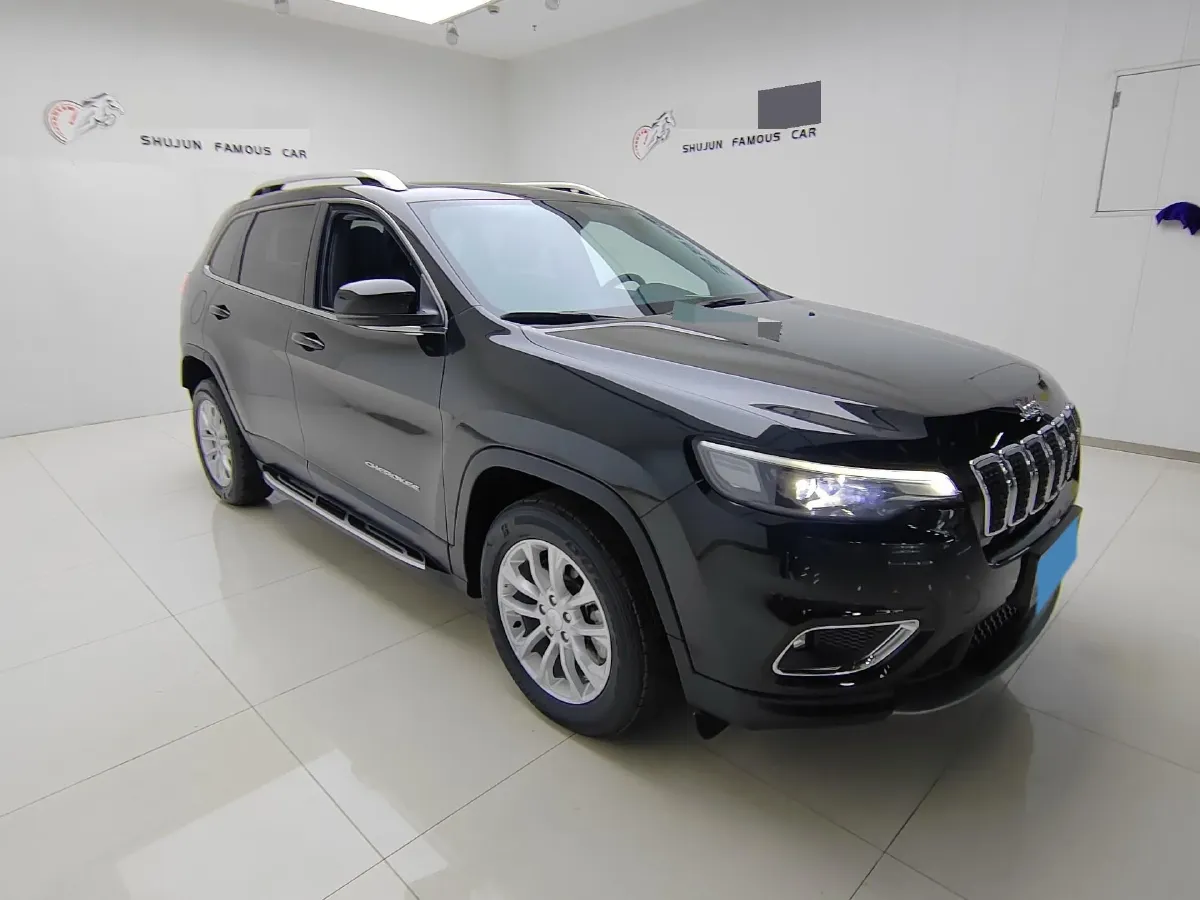 2019 Jeep Cherokee 2.0T 265HP L4 9AT,autocango,china used car exporter,china ev exporter,chinese used car exporter,chinese used ev exporter