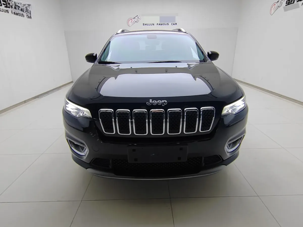 2019 Jeep Cherokee 2.0T 265HP L4 9AT,autocango,china used car exporter,china ev exporter,chinese used car exporter,chinese used ev exporter