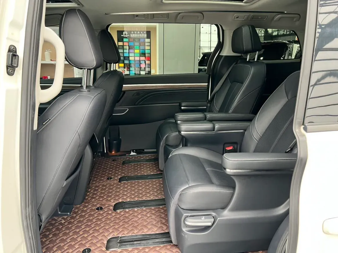 2021 GAC Trumpchi M8 2.0T 252HP L4 8AT,autocango,china used car exporter,china ev exporter,chinese used car exporter,chinese used ev exporter