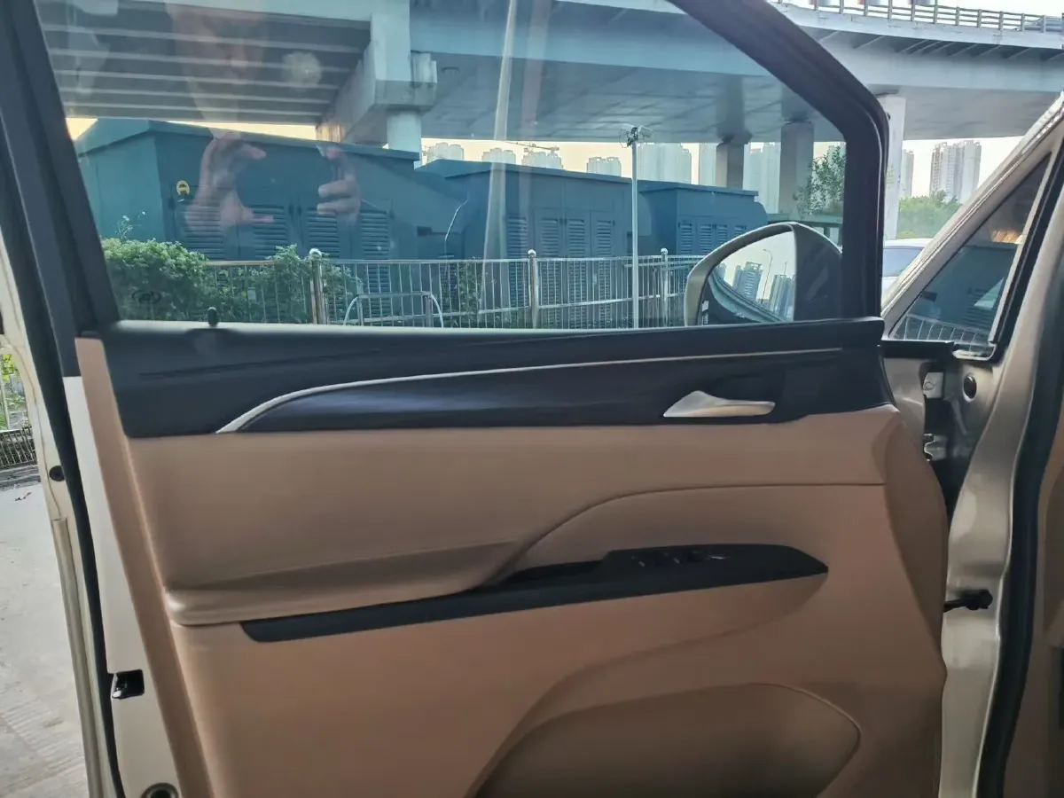 2021 Buick GL8 2.0T 237HP L4 9AT,autocango,china used car exporter,china ev exporter,chinese used car exporter,chinese used ev exporter