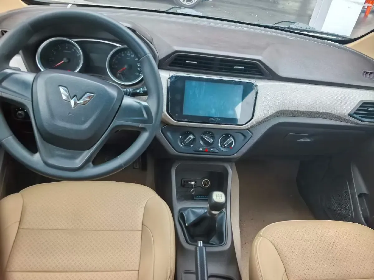 2018 WuLing HongGuang 1.5L 105HP L4 5MT,autocango,china used car exporter,china ev exporter,chinese used car exporter,chinese used ev exporter