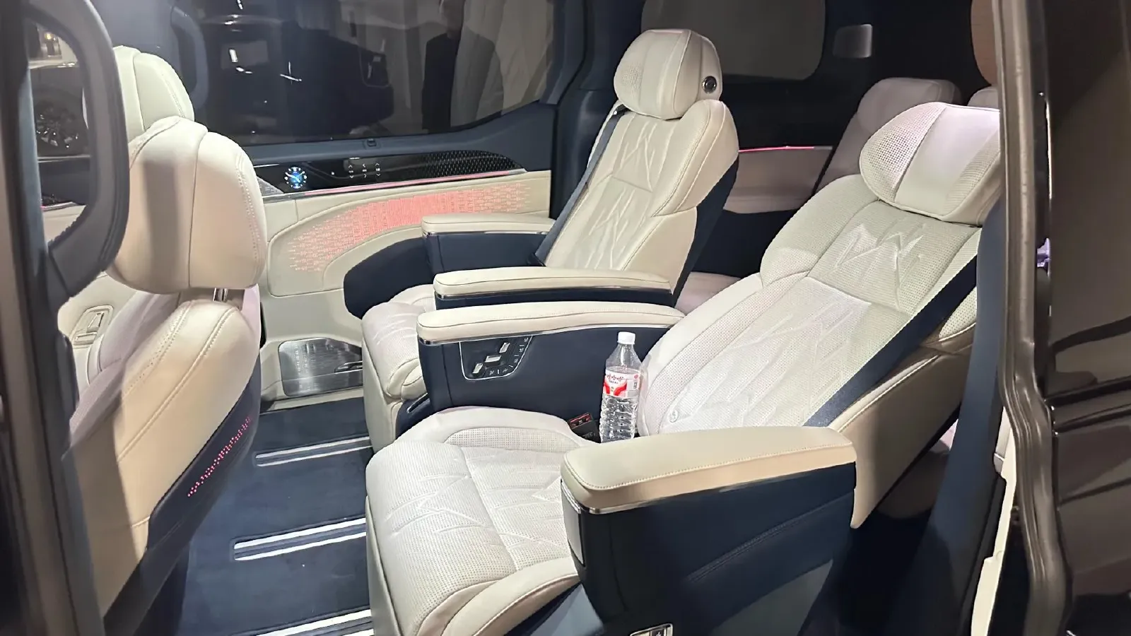 2024 Zeekr 009 BEV 108KWH,autocango,china used car exporter,china ev exporter,chinese used car exporter,chinese used ev exporter