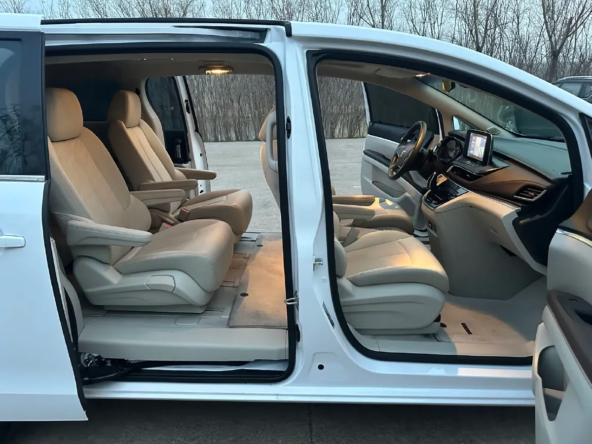 2022 Buick GL8 2.0T 237HP L4 9AT,autocango,china used car exporter,china ev exporter,chinese used car exporter,chinese used ev exporter