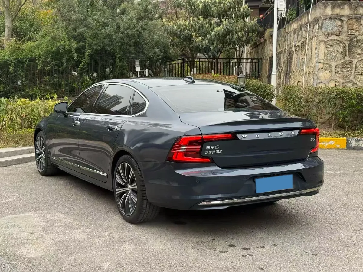 2022 Volvo S90 2.0T 250HP L4 8AT,autocango,china used car exporter,china ev exporter,chinese used car exporter,chinese used ev exporter