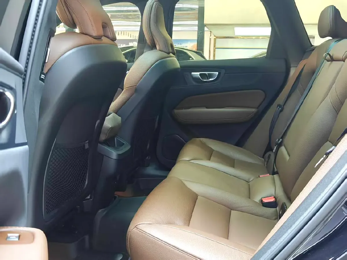 2025 Volvo XC60 2.0T 250HP L4 8AT,autocango,china used car exporter,china ev exporter,chinese used car exporter,chinese used ev exporter