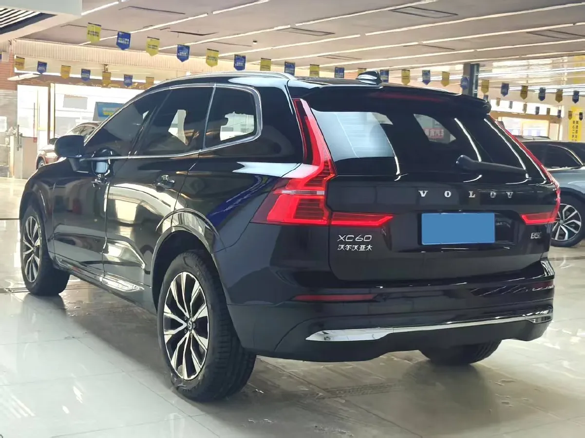 2025 Volvo XC60 2.0T 250HP L4 8AT,autocango,china used car exporter,china ev exporter,chinese used car exporter,chinese used ev exporter