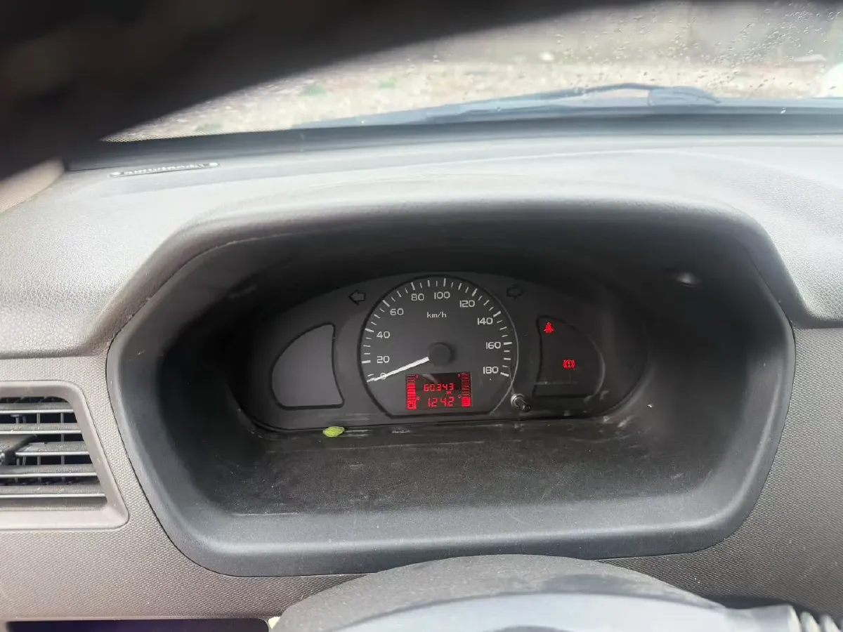 2014 WuLing RongGuang 1.5L 107HP L4 5MT,autocango,china used car exporter,china ev exporter,chinese used car exporter,chinese used ev exporter