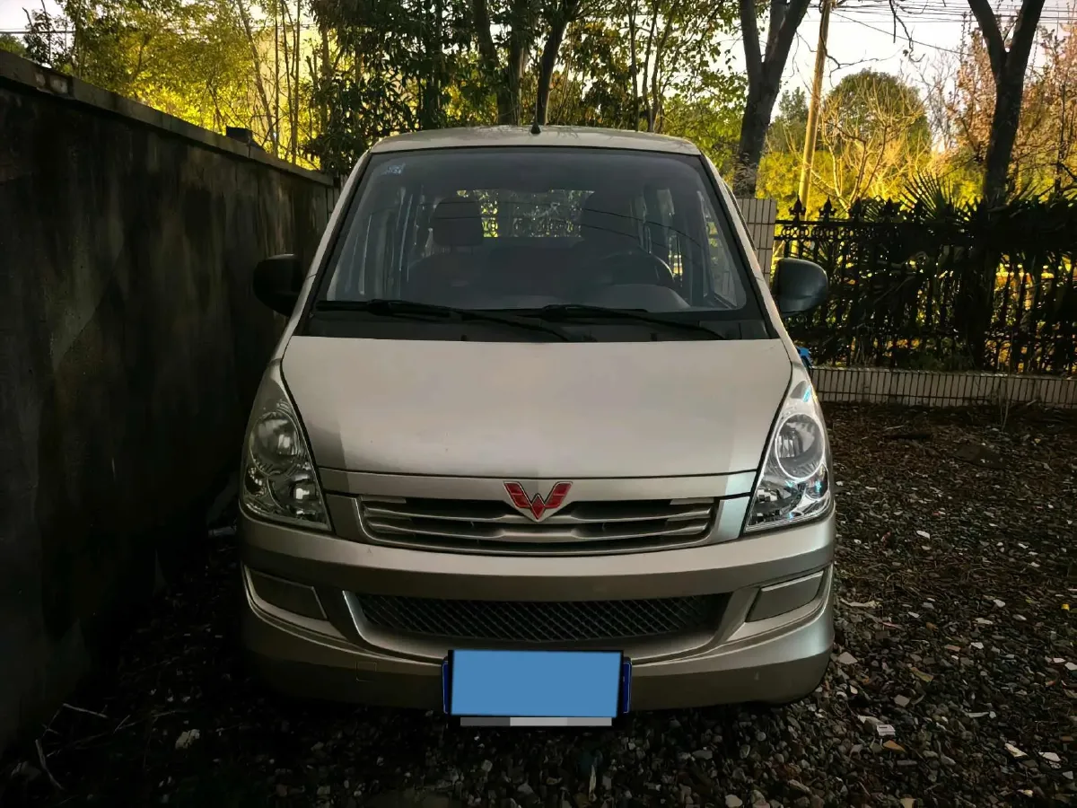 2014 WuLing RongGuang 1.5L 107HP L4 5MT,autocango,china used car exporter,china ev exporter,chinese used car exporter,chinese used ev exporter