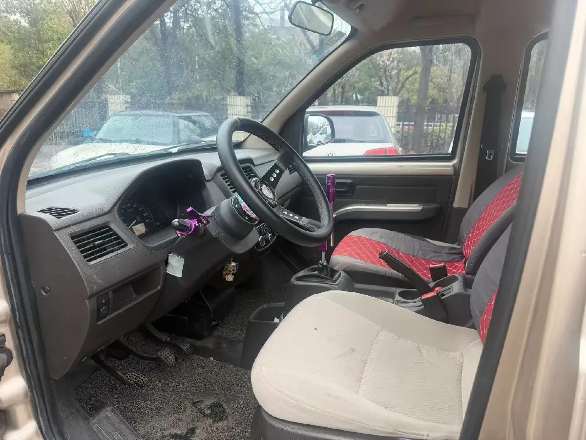 2014 WuLing RongGuang 1.5L 107HP L4 5MT,autocango,china used car exporter,china ev exporter,chinese used car exporter,chinese used ev exporter