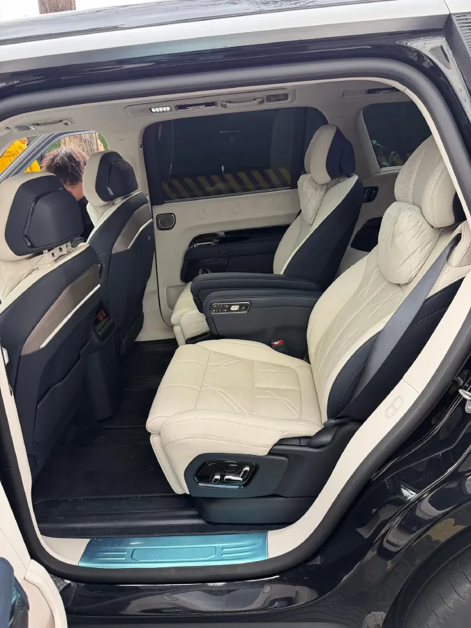 2025 Zeekr 9X 2.0T 279HP L4 1DHT PHEV,autocango,china used car exporter,china ev exporter,chinese used car exporter,chinese used ev exporter