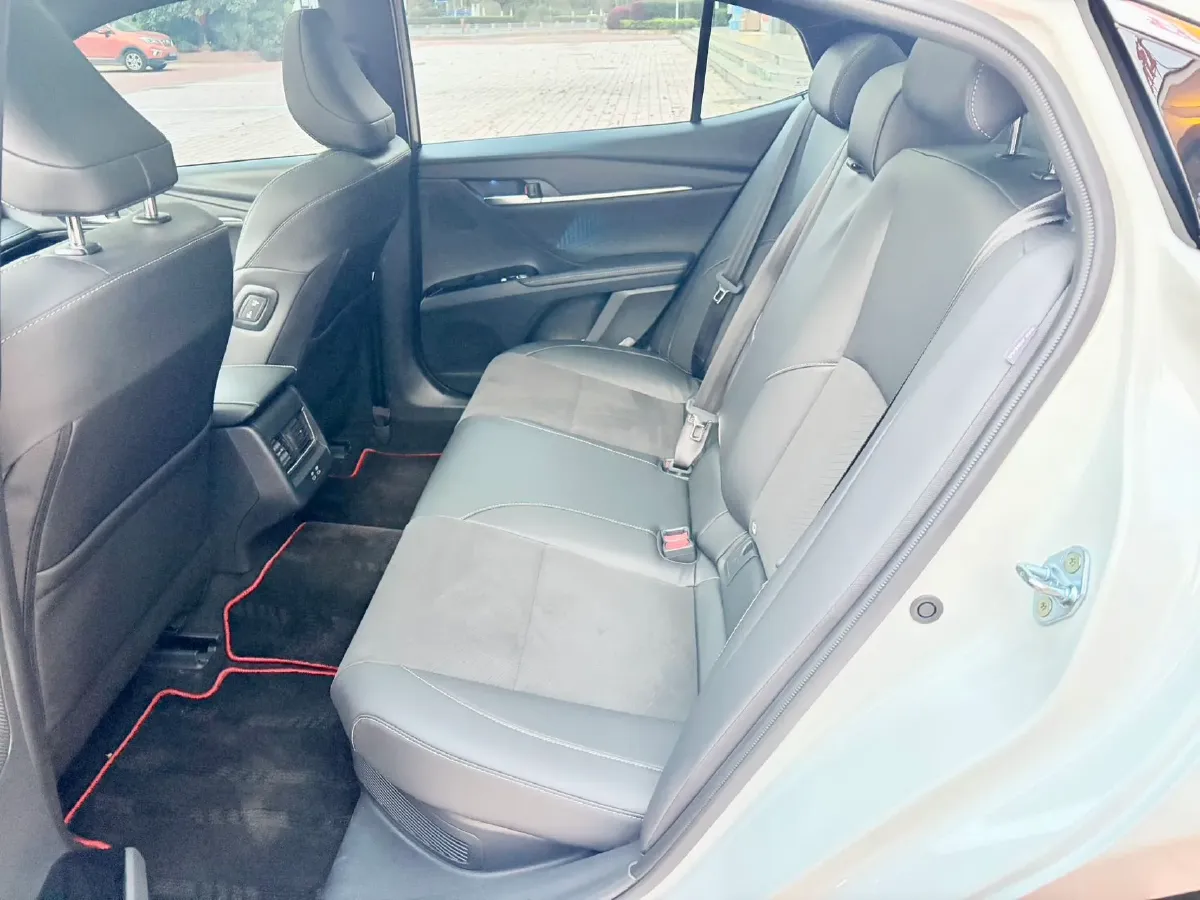 2024 Toyota Camry 2.0L 152HP L4 E-CVT Hybrid,autocango,china used car exporter,china ev exporter,chinese used car exporter,chinese used ev exporter