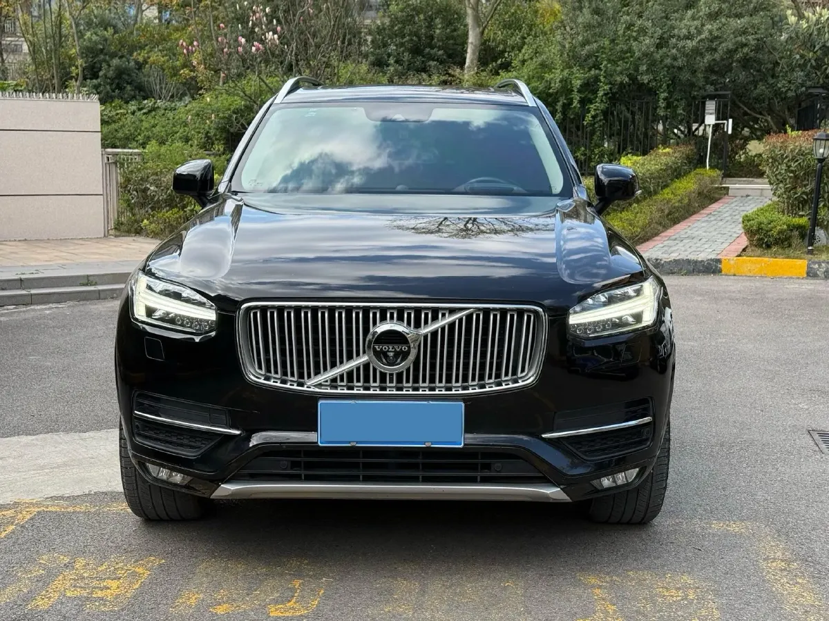 2018 Volvo XC90 2.0T 320HP L4 8AT,autocango,china used car exporter,china ev exporter,chinese used car exporter,chinese used ev exporter