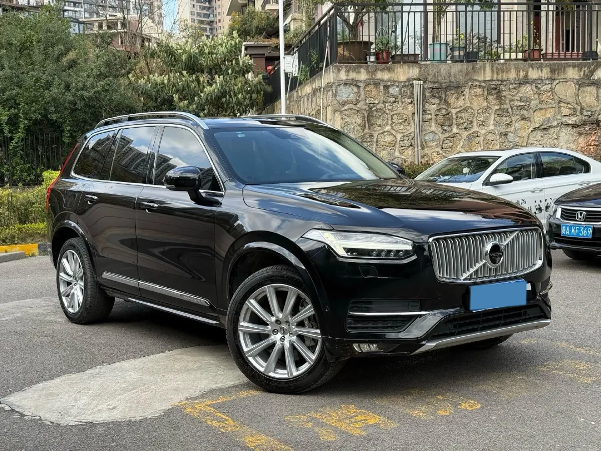 2018 Volvo XC90 2.0T 320HP L4 8AT,autocango,china used car exporter,china ev exporter,chinese used car exporter,chinese used ev exporter