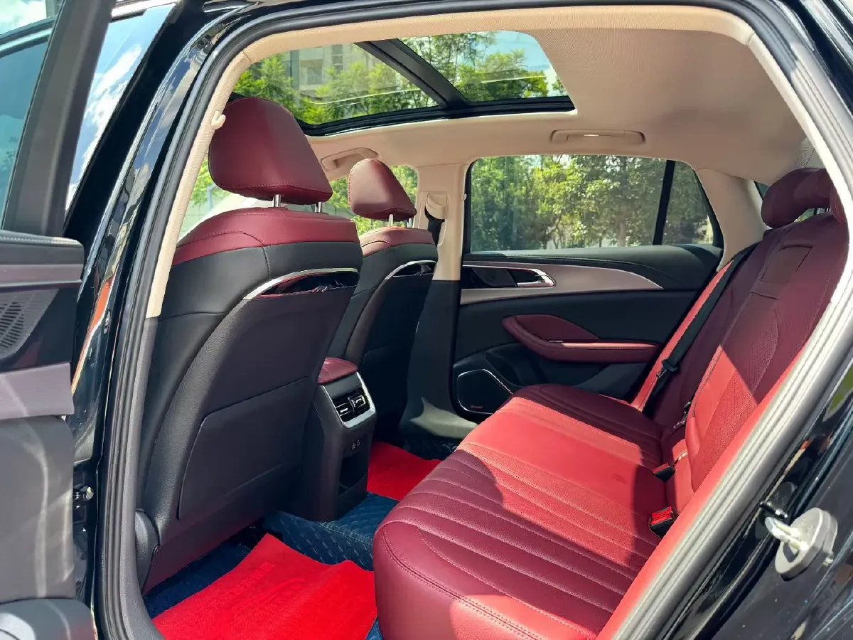 2023 HongQi H5 2.0T 224HP L4 8AT,autocango,china used car exporter,china ev exporter,chinese used car exporter,chinese used ev exporter