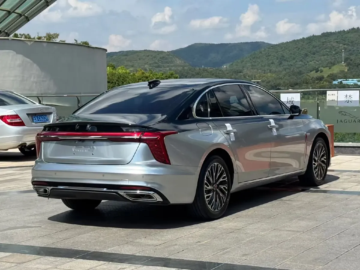 2023 HongQi H5 2.0T 224HP L4 8AT,autocango,china used car exporter,china ev exporter,chinese used car exporter,chinese used ev exporter