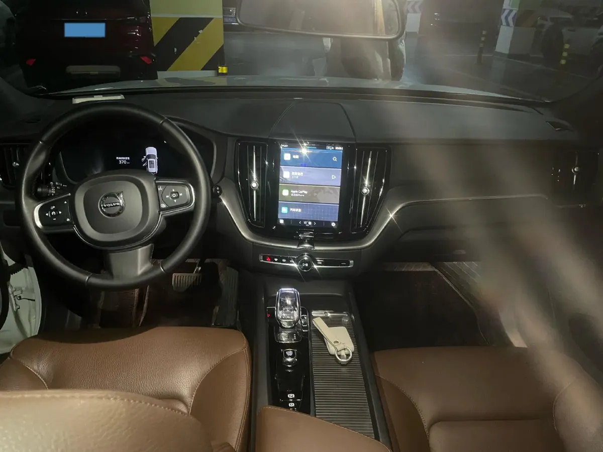 2024 Volvo XC60 2.0T 250HP L4 8AT,autocango,china used car exporter,china ev exporter,chinese used car exporter,chinese used ev exporter